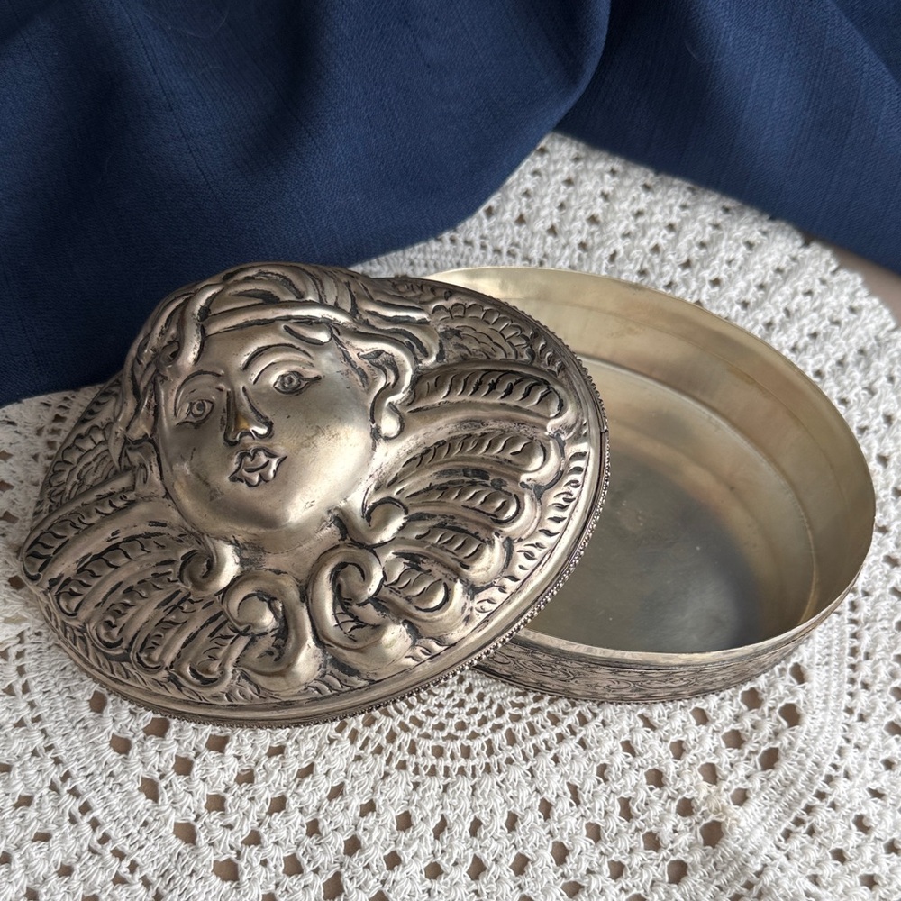 MontaageArtNouveau-Style Cherub Silver-toneTrinket Box Made in India 1997